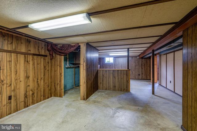 2 SNYDER HILL RD, Lititz, PA 17543