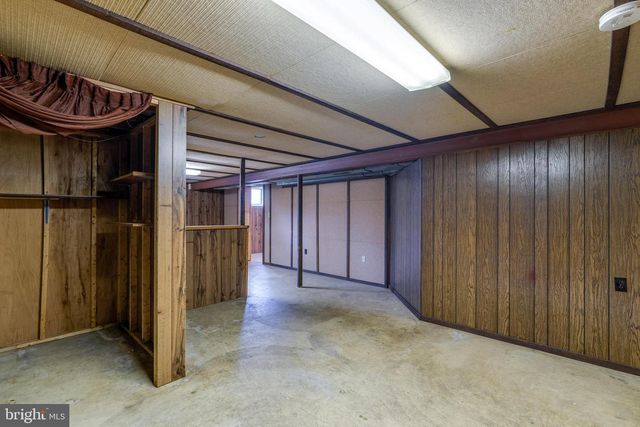 2 SNYDER HILL RD, Lititz, PA 17543