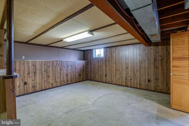 2 SNYDER HILL RD, Lititz, PA 17543