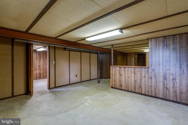 2 SNYDER HILL RD, Lititz, PA 17543