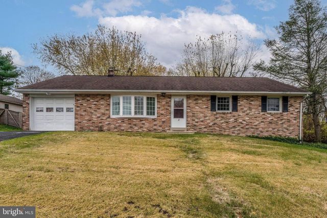 2 SNYDER HILL RD, Lititz, PA 17543