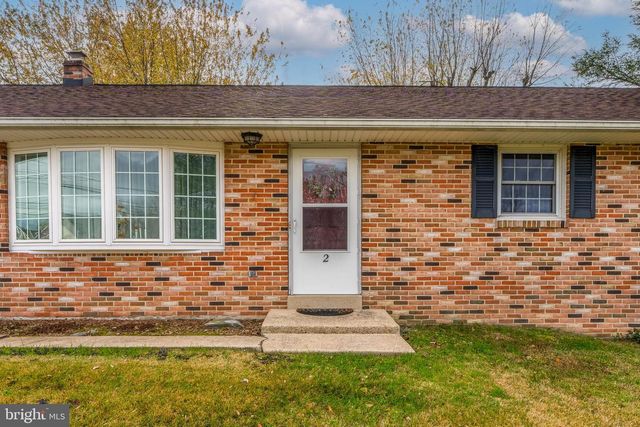 2 SNYDER HILL RD, Lititz, PA 17543