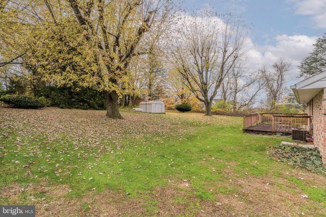 2 SNYDER HILL RD, Lititz, PA 17543