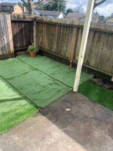 718 Santa Alicia Dr, Rohnert Park, CA 94928