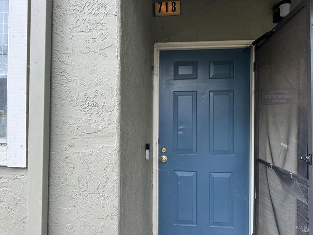 718 Santa Alicia Dr, Rohnert Park, CA 94928