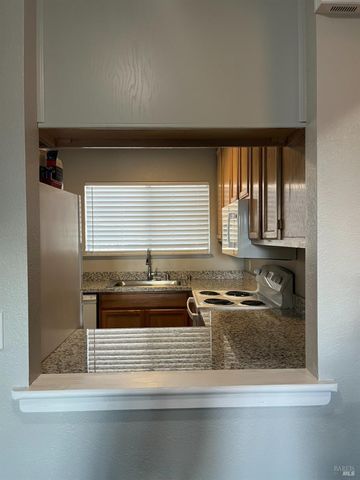 718 Santa Alicia Dr, Rohnert Park, CA 94928