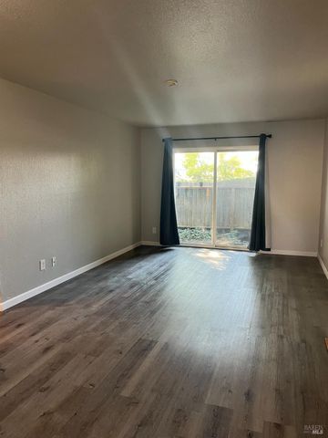 718 Santa Alicia Dr, Rohnert Park, CA 94928