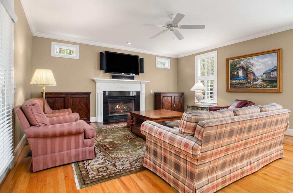 Image 15 of property listing at 113 Lucia Street, Charleston, SC 29492