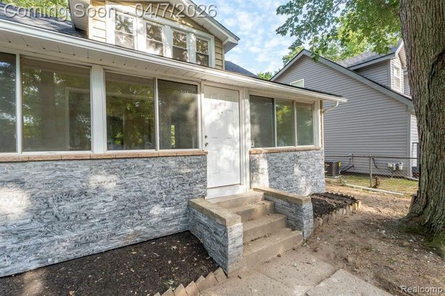 23248 Helen Street, Southfield, MI 48033