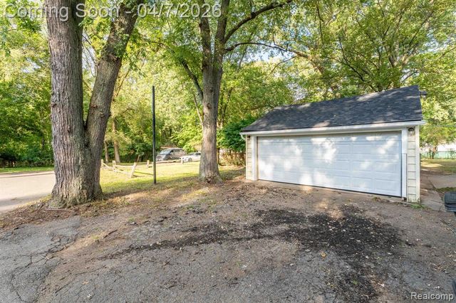 23248 Helen Street, Southfield, MI 48033