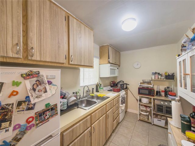 410 Pinecrest Dr B, Miami Springs, FL 33166