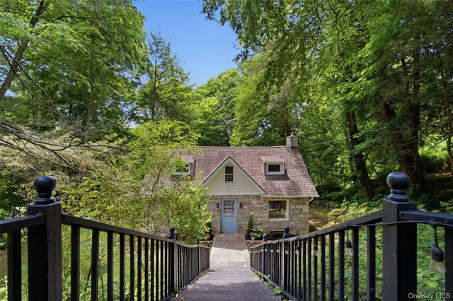 2 Anton Place, Lake Peekskill, NY 10537