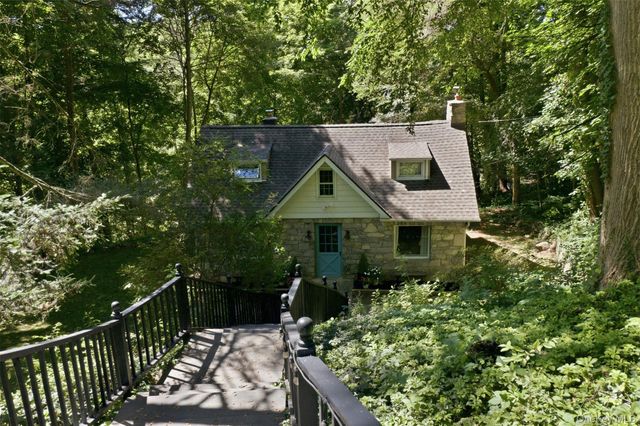2 Anton Place, Lake Peekskill, NY 10537