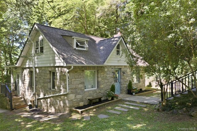 2 Anton Place, Lake Peekskill, NY 10537