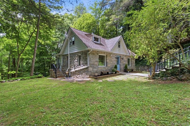 2 Anton Place, Lake Peekskill, NY 10537