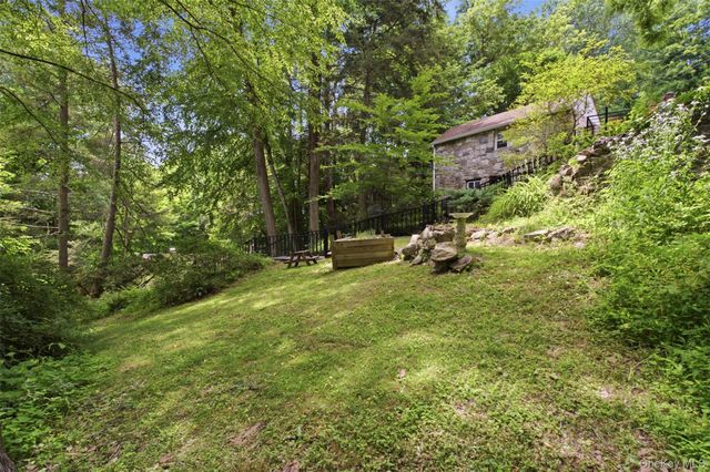 2 Anton Place, Lake Peekskill, NY 10537
