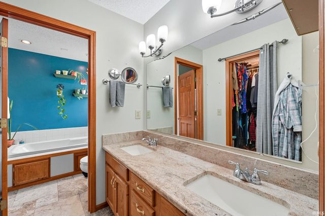 10720 Lone Tree Place, Fort Wayne, IN 46818