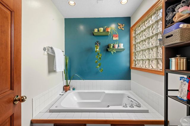 10720 Lone Tree Place, Fort Wayne, IN 46818