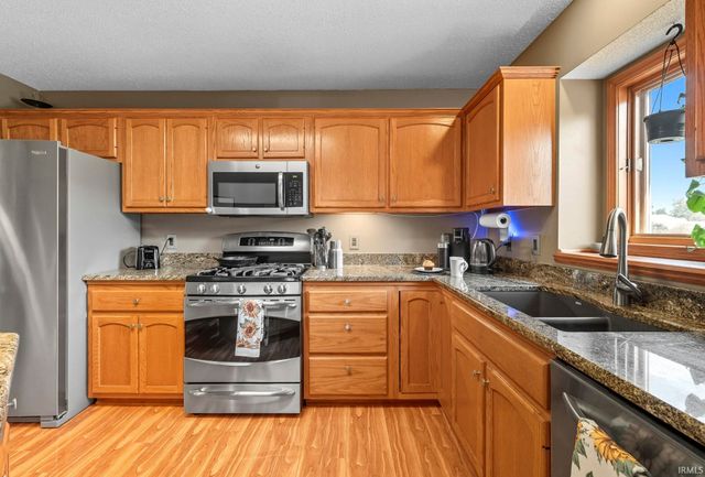 10720 Lone Tree Place, Fort Wayne, IN 46818