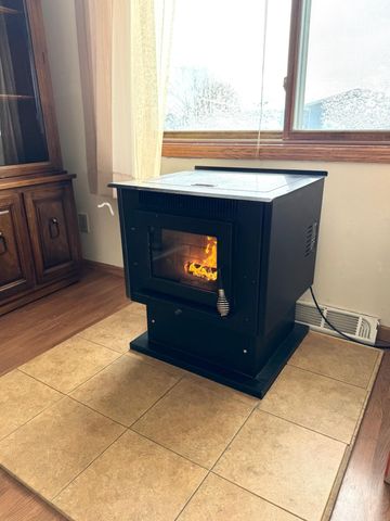 103 8th Street SW, Roseau, MN 56751