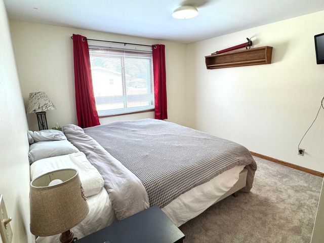 103 8th Street SW, Roseau, MN 56751