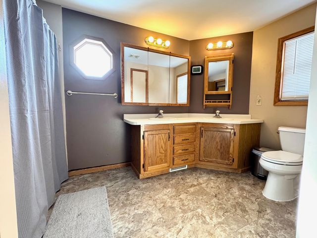 103 8th Street SW, Roseau, MN 56751