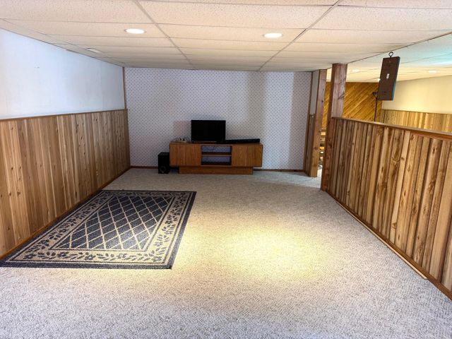 103 8th Street SW, Roseau, MN 56751