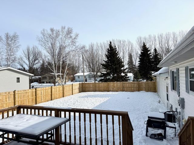 103 8th Street SW, Roseau, MN 56751