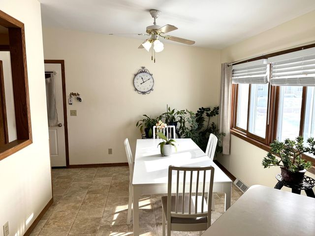 103 8th Street SW, Roseau, MN 56751