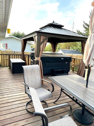 103 8th Street SW, Roseau, MN 56751