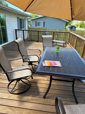 103 8th Street SW, Roseau, MN 56751