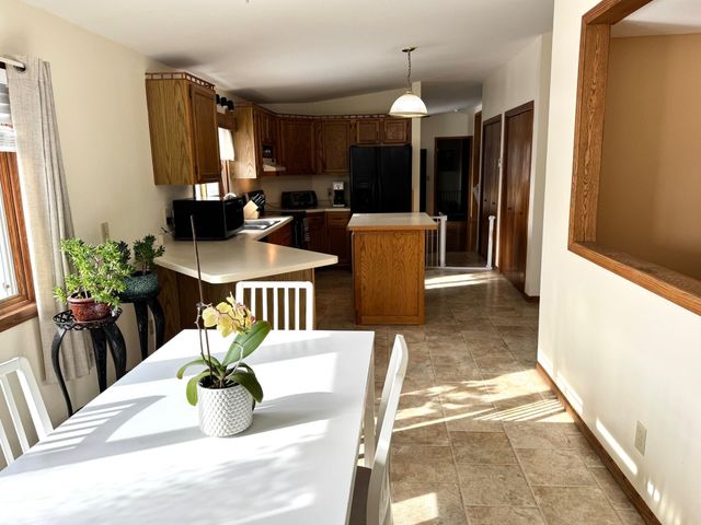 103 8th Street SW, Roseau, MN 56751