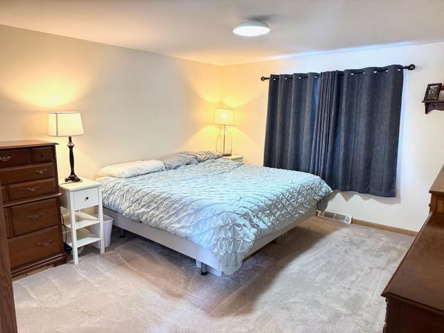 103 8th Street SW, Roseau, MN 56751