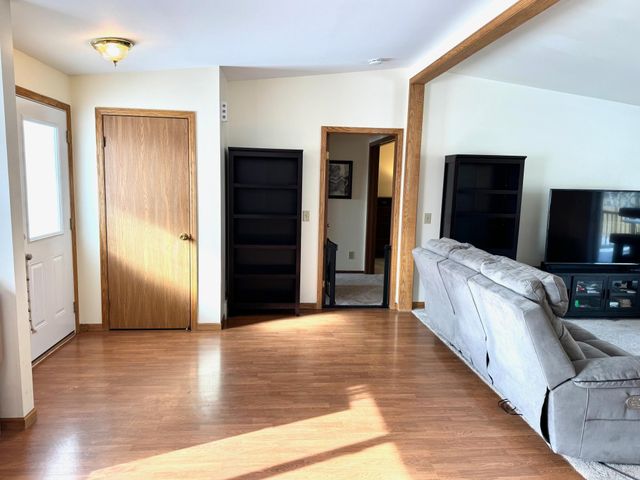 103 8th Street SW, Roseau, MN 56751