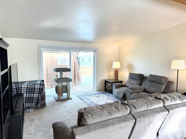 103 8th Street SW, Roseau, MN 56751