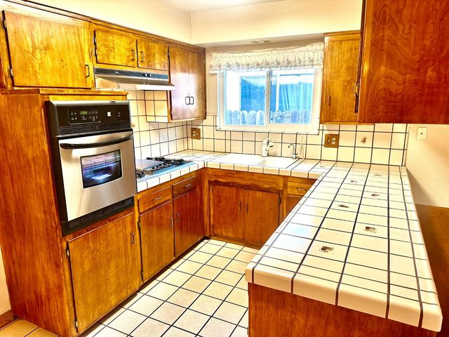 7212 Los Molinas Ln, Stockton, CA 95207