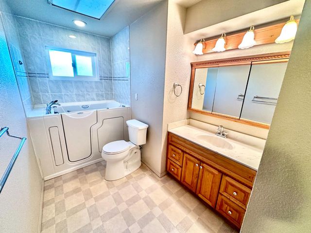7212 Los Molinas Ln, Stockton, CA 95207