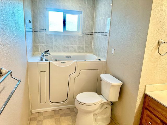 7212 Los Molinas Ln, Stockton, CA 95207