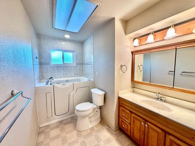 7212 Los Molinas Ln, Stockton, CA 95207