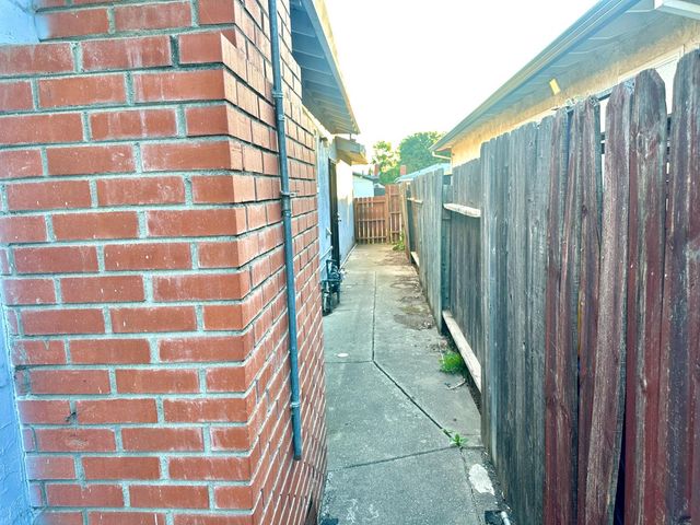 7212 Los Molinas Ln, Stockton, CA 95207