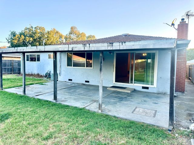 7212 Los Molinas Ln, Stockton, CA 95207