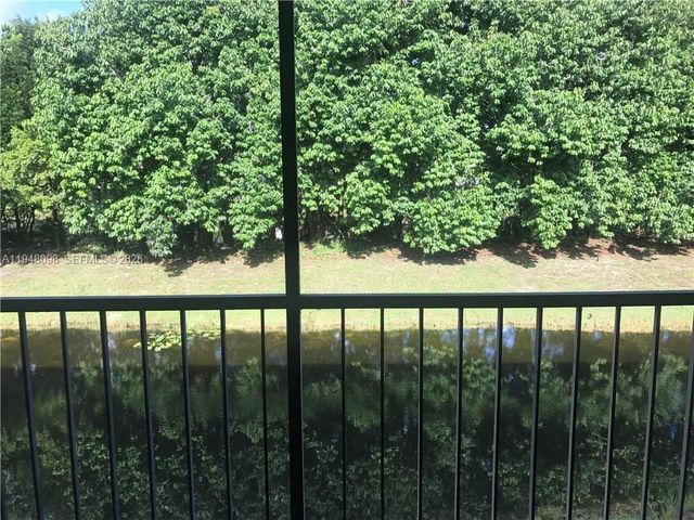 379 Lakeview Dr 205, Weston, FL 33326