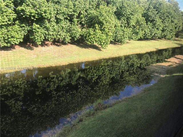 379 Lakeview Dr 205, Weston, FL 33326