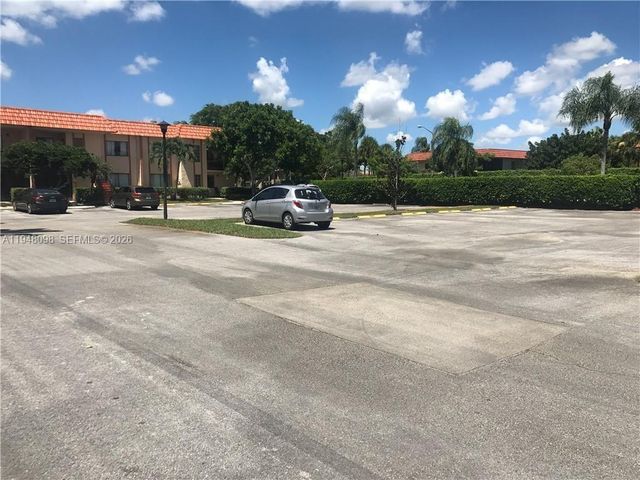 379 Lakeview Dr 205, Weston, FL 33326