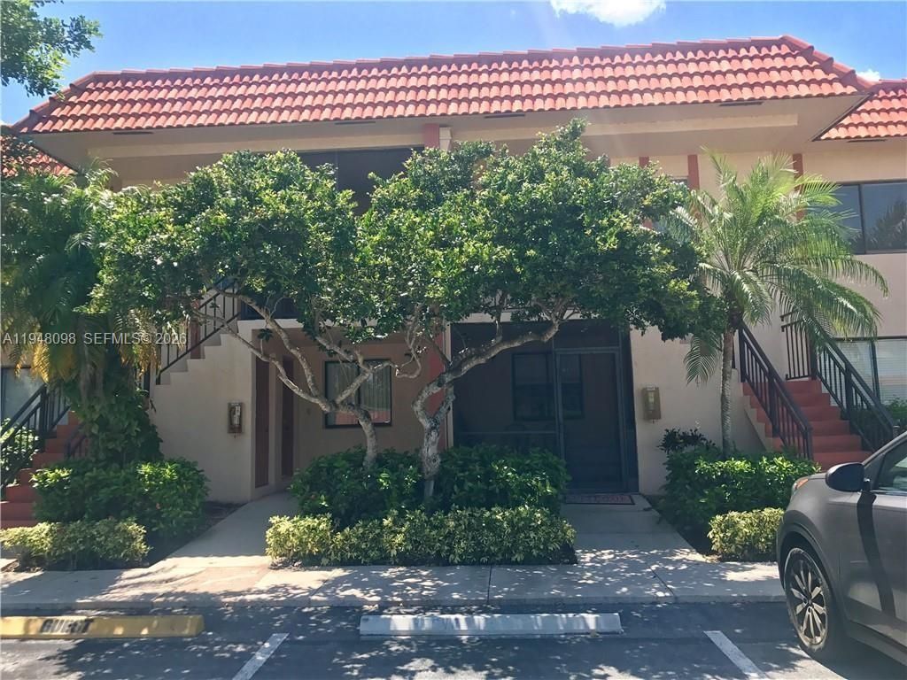379 Lakeview Dr 205, Weston, FL 33326