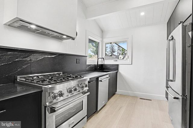 1865 NANTICOKE RD, Lancaster, PA 17601