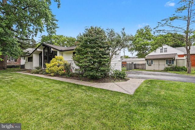 1865 NANTICOKE RD, Lancaster, PA 17601