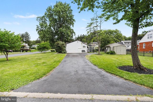 1865 NANTICOKE RD, Lancaster, PA 17601