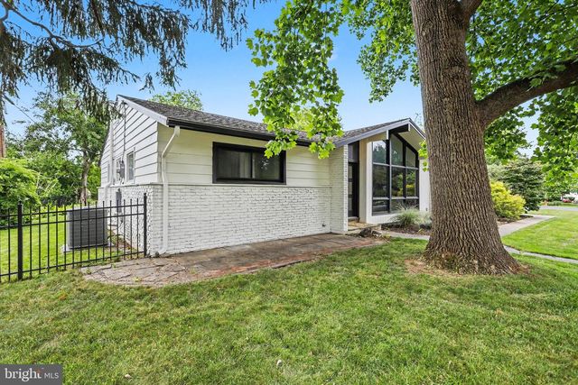 1865 NANTICOKE RD, Lancaster, PA 17601