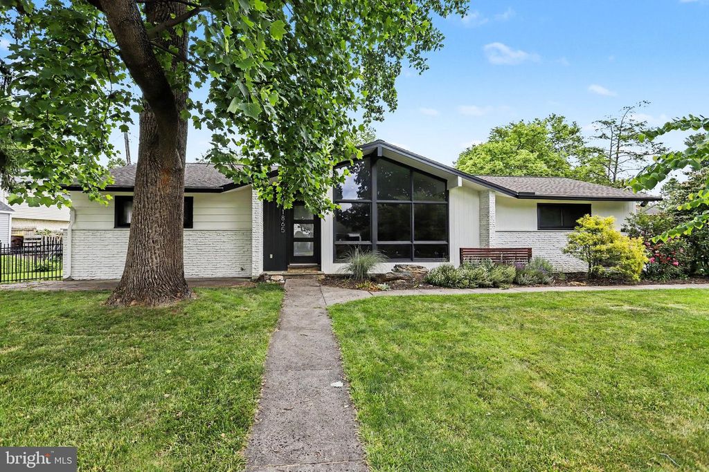 1865 NANTICOKE RD, Lancaster, PA 17601